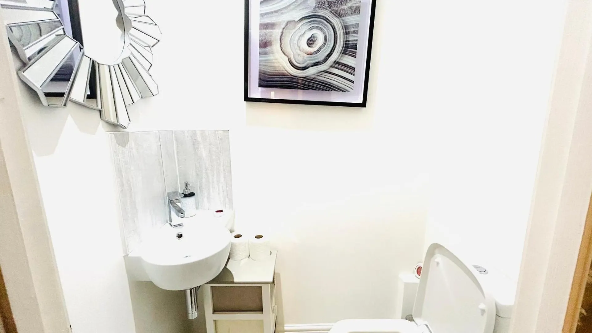 Bethel Suite Canning Town - Free Parking ロンドン アパート
