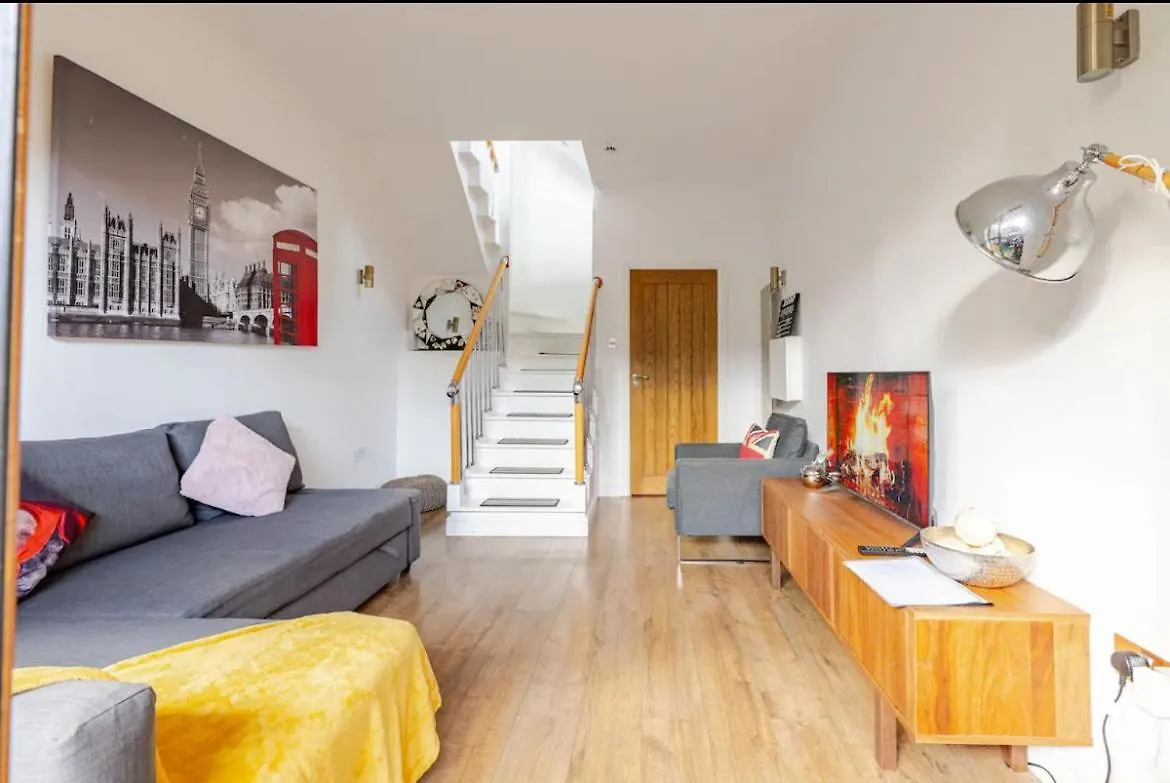 Bethel Suite Canning Town - Free Parking ロンドン アパート